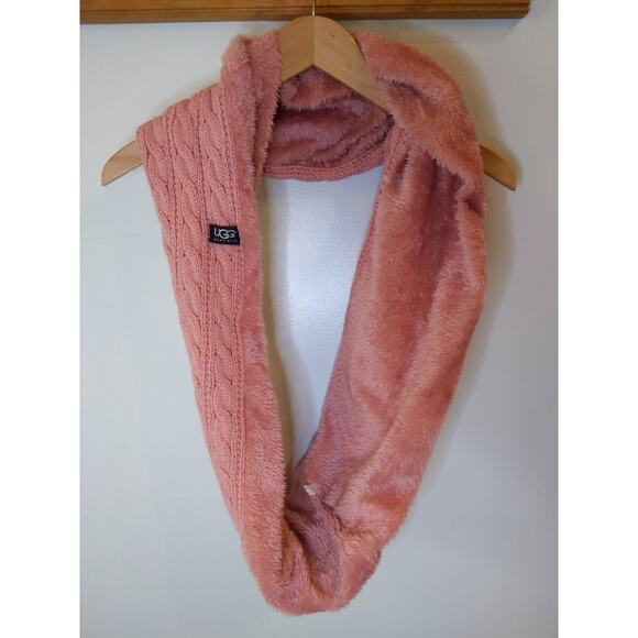 UGG Australia Blush Pink Cable Knit Faux Fur Infinity Loop Scarf Cozy Winter - Picture 1 of 6
